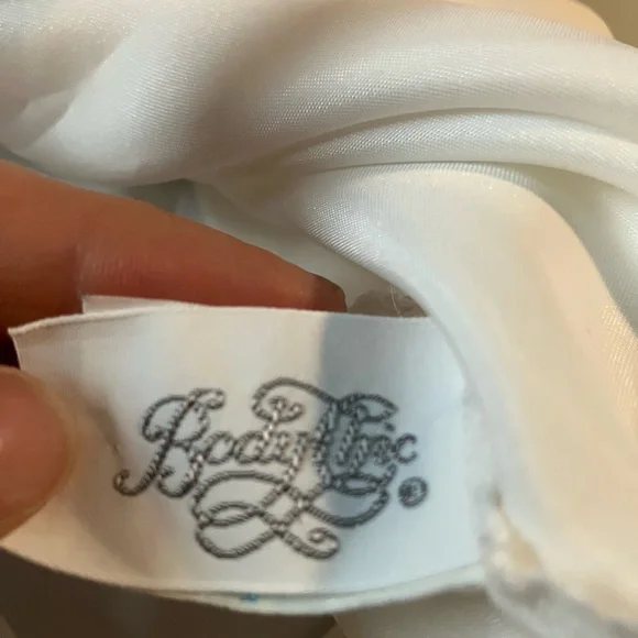 🌸Bright White Lace Trim full slip/ Nightgown - Picture 7 of 8